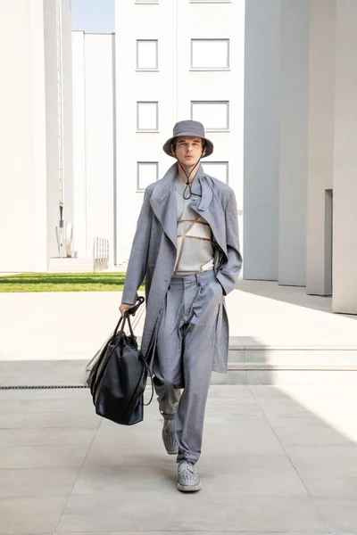 Look 16